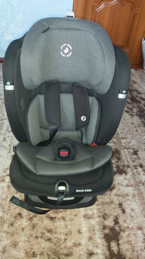 Автокресло Maxi Cosi Titan Plus