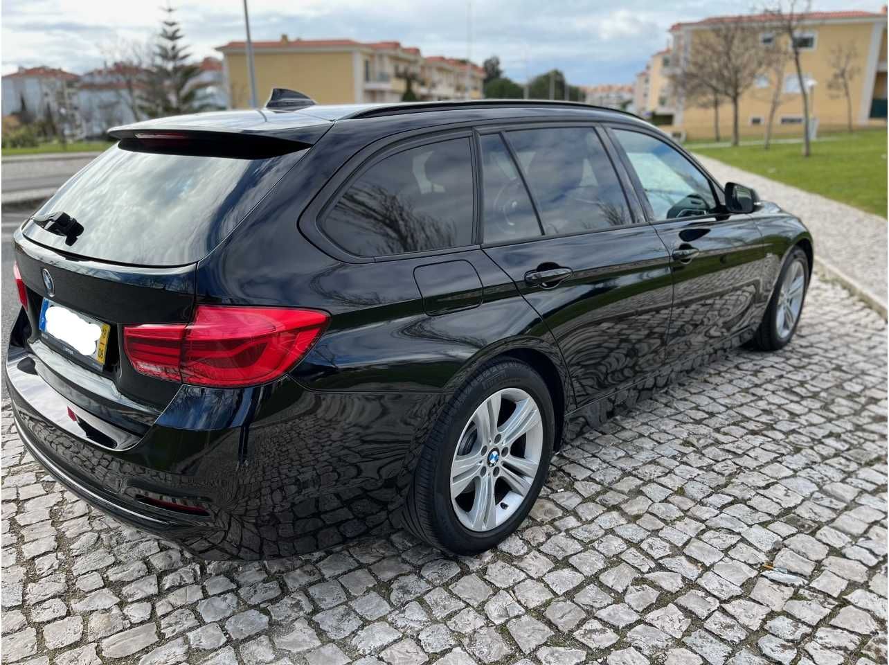 BMW 318D Touring Live Sport 150CV