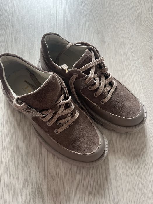 Шкіряне взуття та натуральний замш