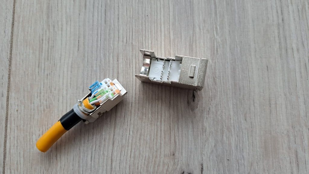 Gniazdo modułu E-DAT Cat.6A - Gniazdo RJ45 8(8). Metz Connect 130910-Z