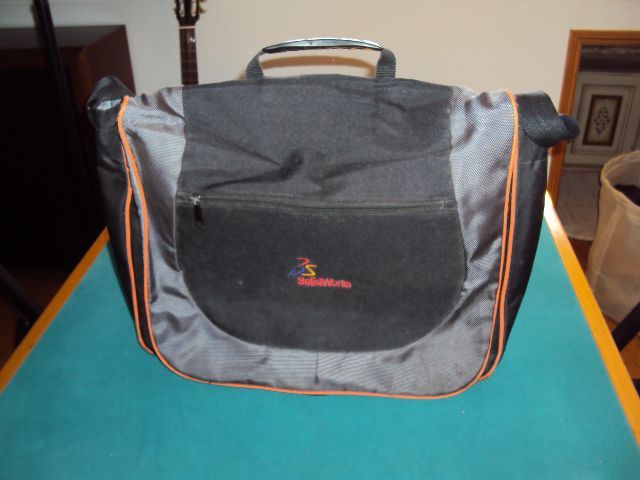 1 Saco para transporte de computador como novo usado mas em bom estado