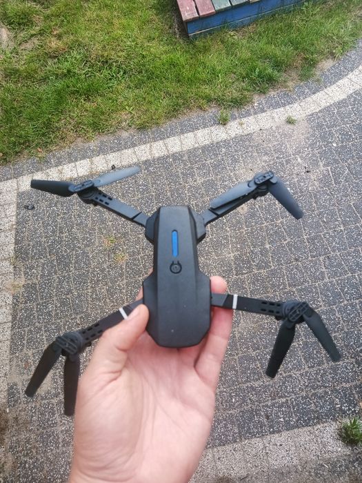 Dron E88 Nova MEGA OKAZJA, 3 baterie w zestawie