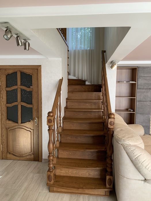 Продається стильний двоповерховий будинок