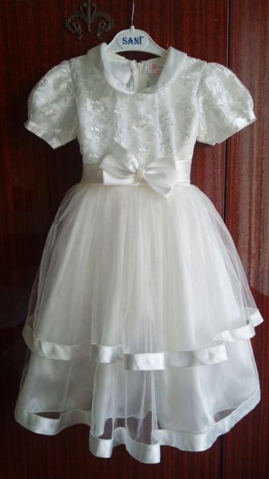 Нова святкова сукня на дівчинку 5-7років.