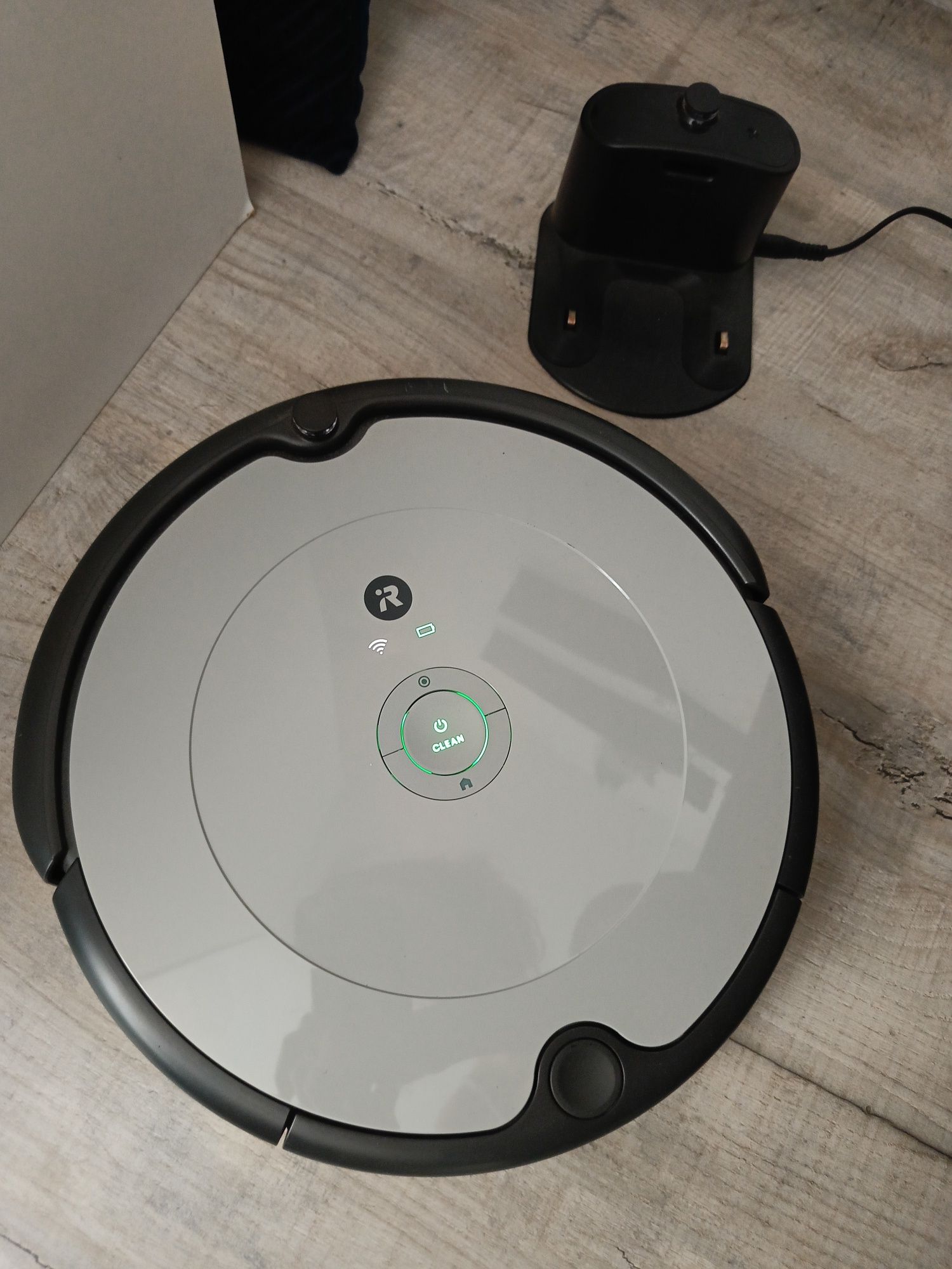 iRobot Roomba 698