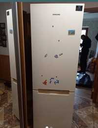 Холодильник Samsung МОДЕЛЬ : RB3333000EF
