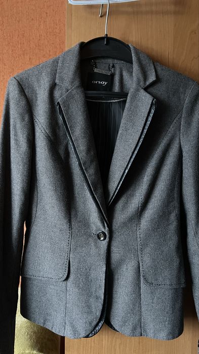 Жіночий костюм