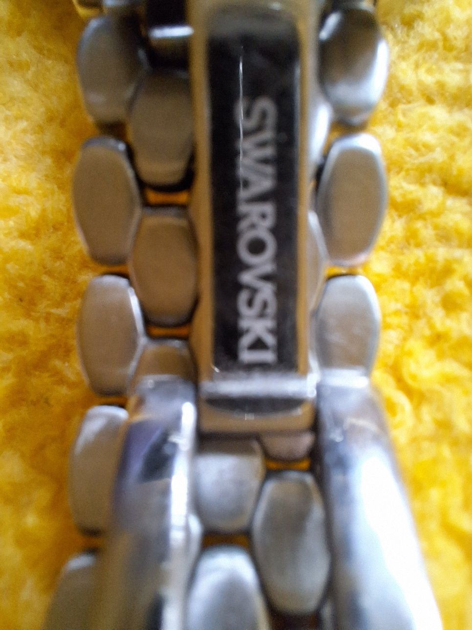 Przepiękny zegarek od Swarovski. 
Tarcza zegarka jest unikatowa-