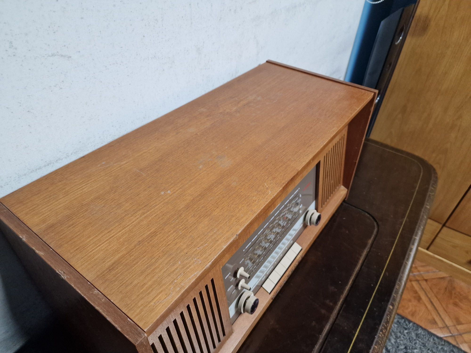 Rádio antigo com gira discos reparado Nordmende