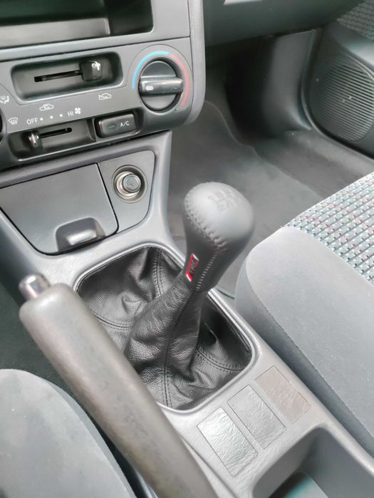 Toyota Carina E Gli 1.6 sedan