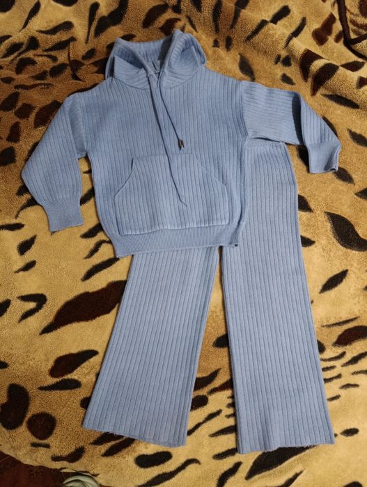 Костюмы для девочки рост 104-110