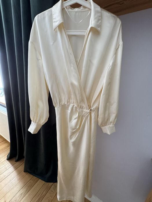 Стильне вечірнє плаття кремового кольору