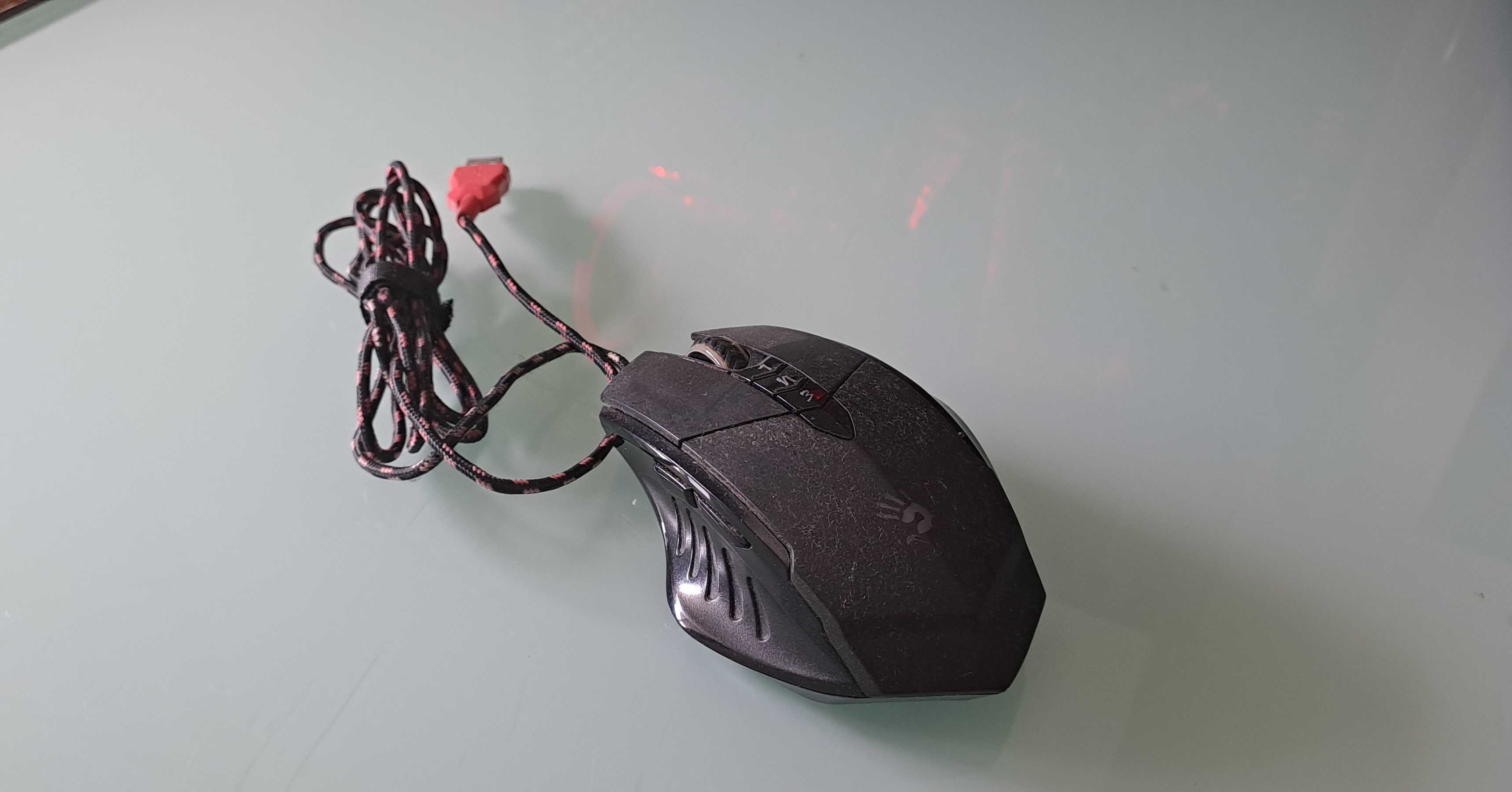 Rato Bloody V7 + Tapete