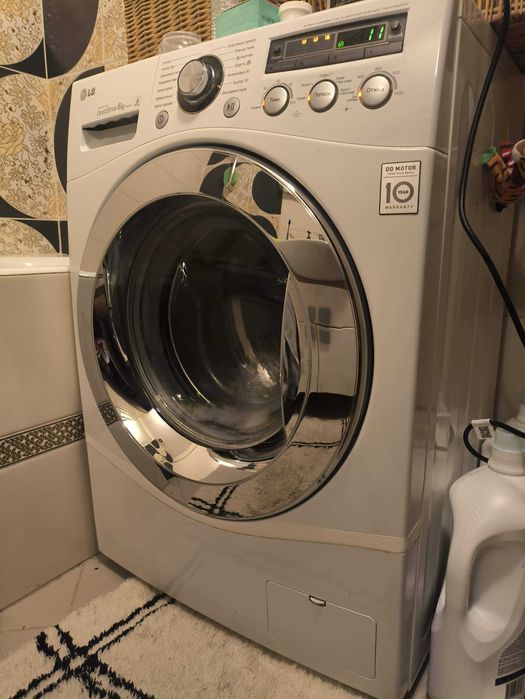 пральна машина LG F1081ND, вузька