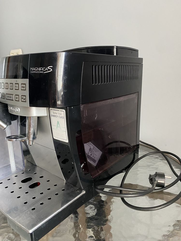 Кавоварка Delonghi magnifka S!  Еспресомашина.  Кофемашина.