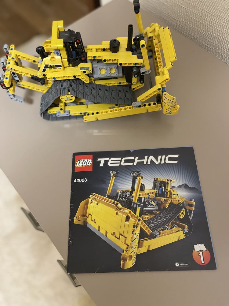 LEGO Technic, 42028 собран . Отличный подарок. Редкая модель