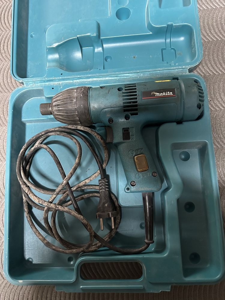 Гайковерт Makita 6904V ударний