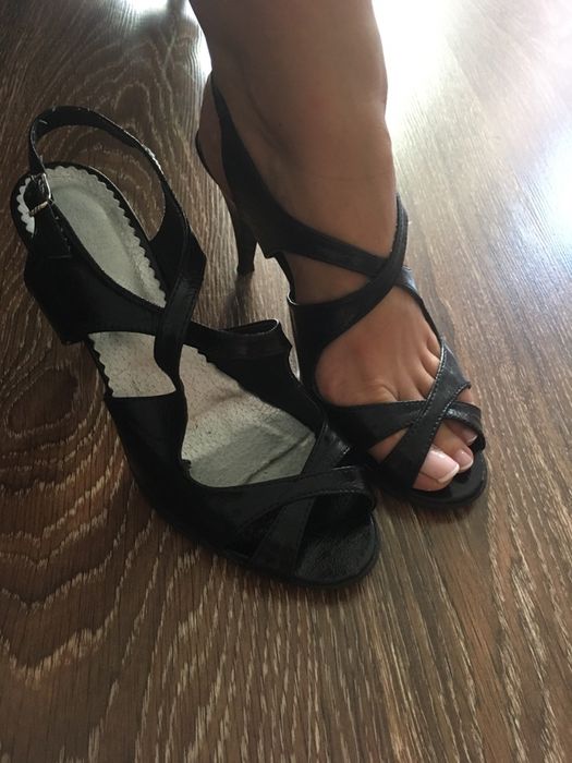 Skórzane szpileczki na lato w rozmiarze 39