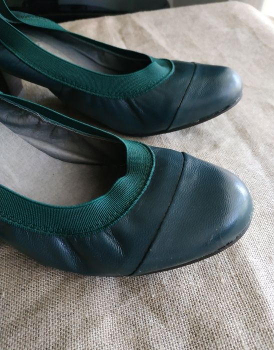 Sapatos de pele verdes