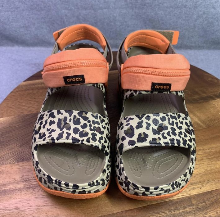 Crocs Hiker XSCAPE Animal Sandal Clog Khaki Leopard W9 сандалі жіночі