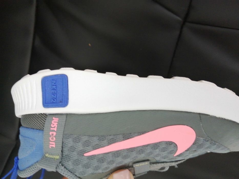 Tenis Cinza n. 26 Nike