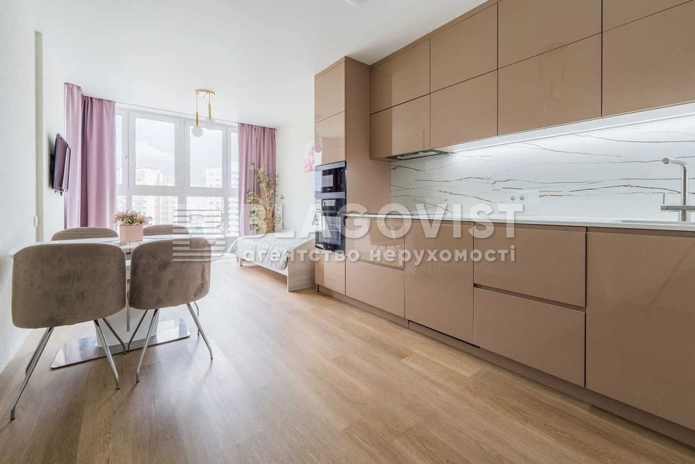 Продаж 3 к квартири з ремонтом Русанівська гавань