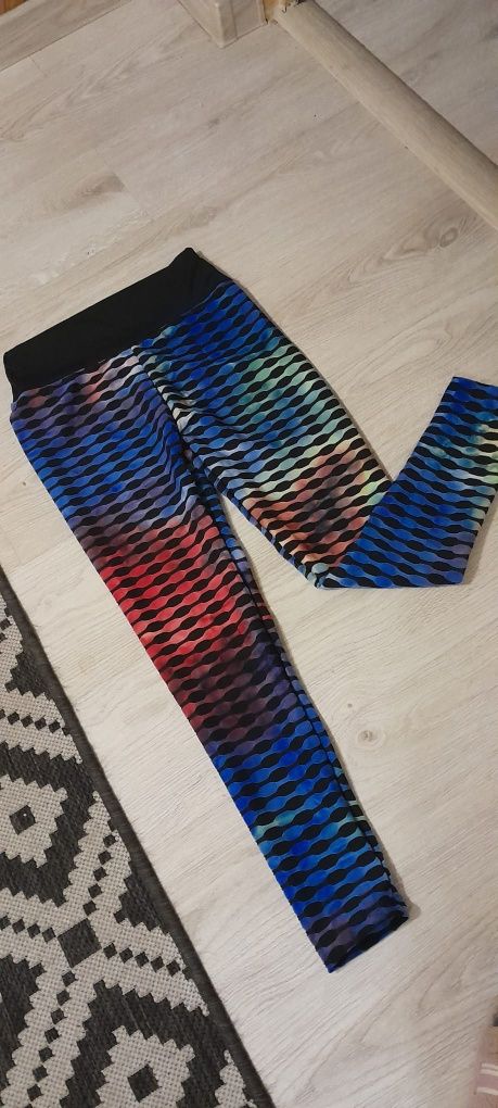 Legginsy getry modelujące pośladki