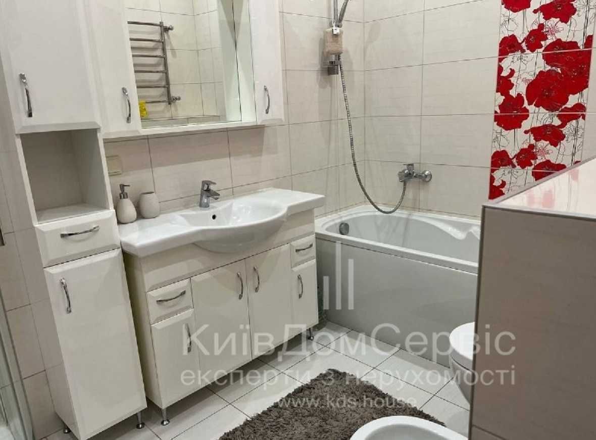 3 кімнатна квартира Дмитрівська 82 Центр площа Перемоги