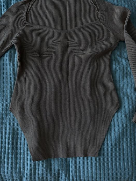 кофта з вирізом)