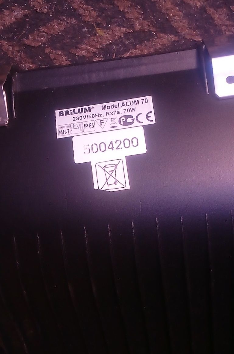 Naświetlacz metahalogenowy wraz ze źródłem światła
