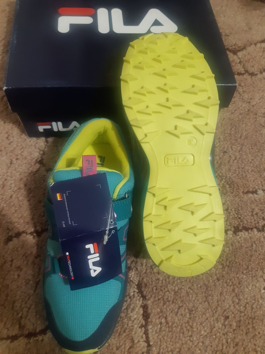 Продам кросівки FILA .