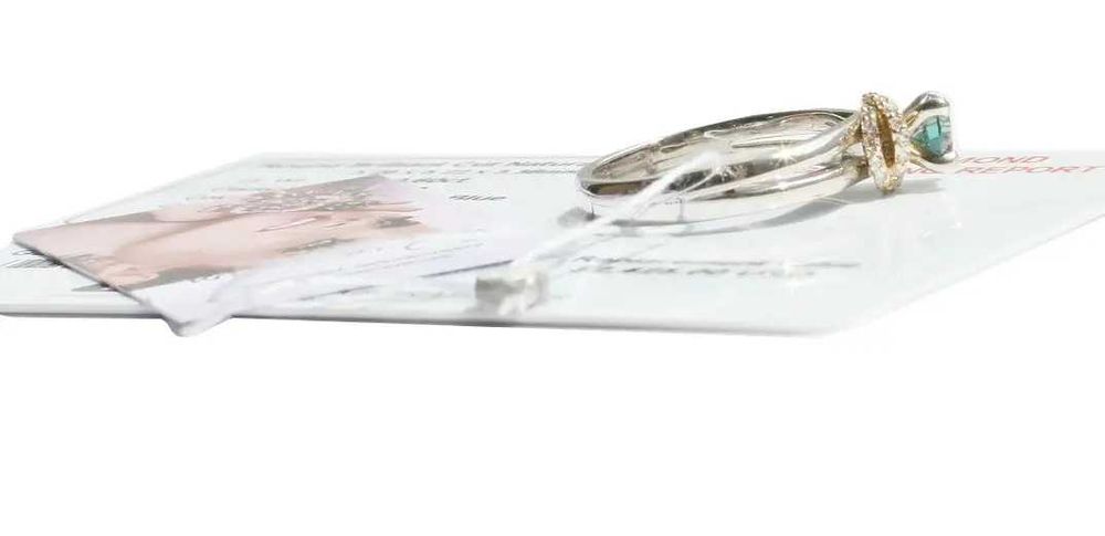 Ексклюзивна Золота каблучка з великим блакитним Діамантом 0,6ct. DREAM