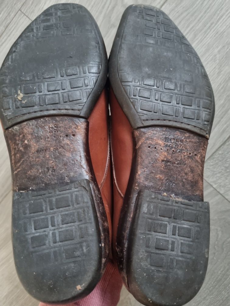 Boss buty eleganckie skórzane r.7,5 41,5 brązowe wiązane