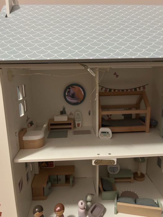 Piekny drewniany domek dla lalek Little Dutch