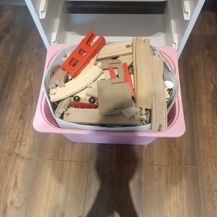 Regał Ikea Trofast z pojemnikami+ kolejka drewniana + półki chmurki