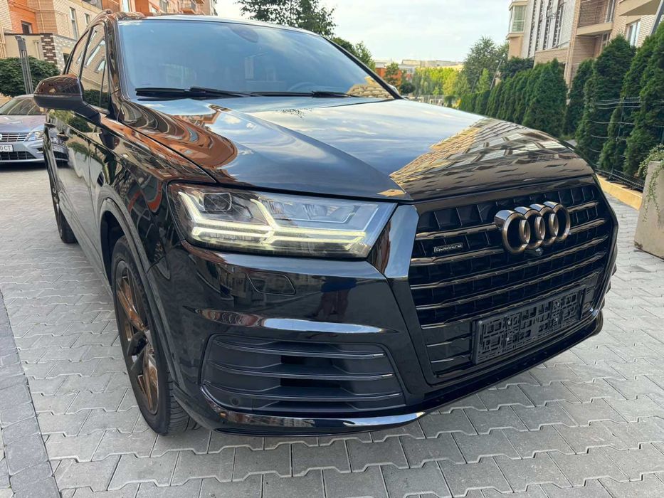 Audi Q7     3.0 TFSI Tiptronic (333 к.с.) Quattro  •  Prestige