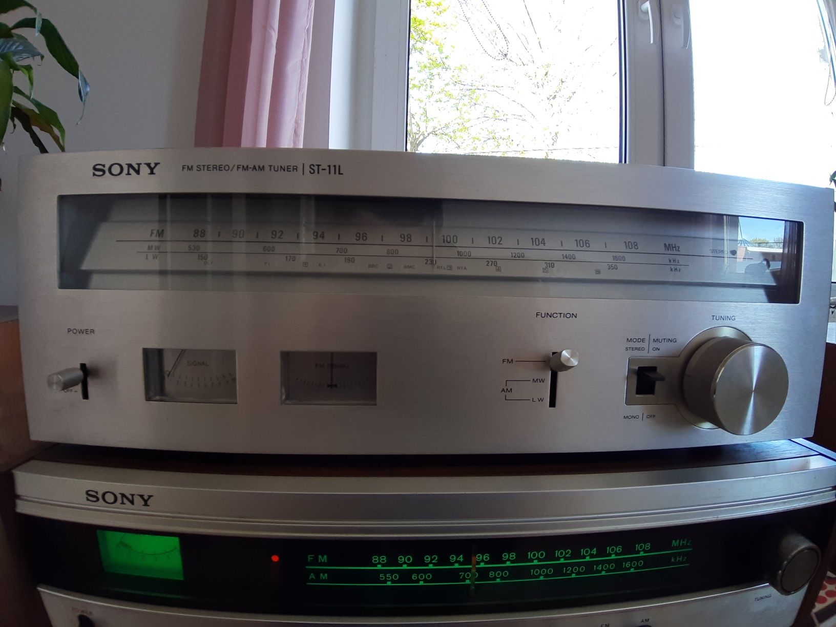 Radio tuner SONY ST 11L
AM/FM Stereo Tuner