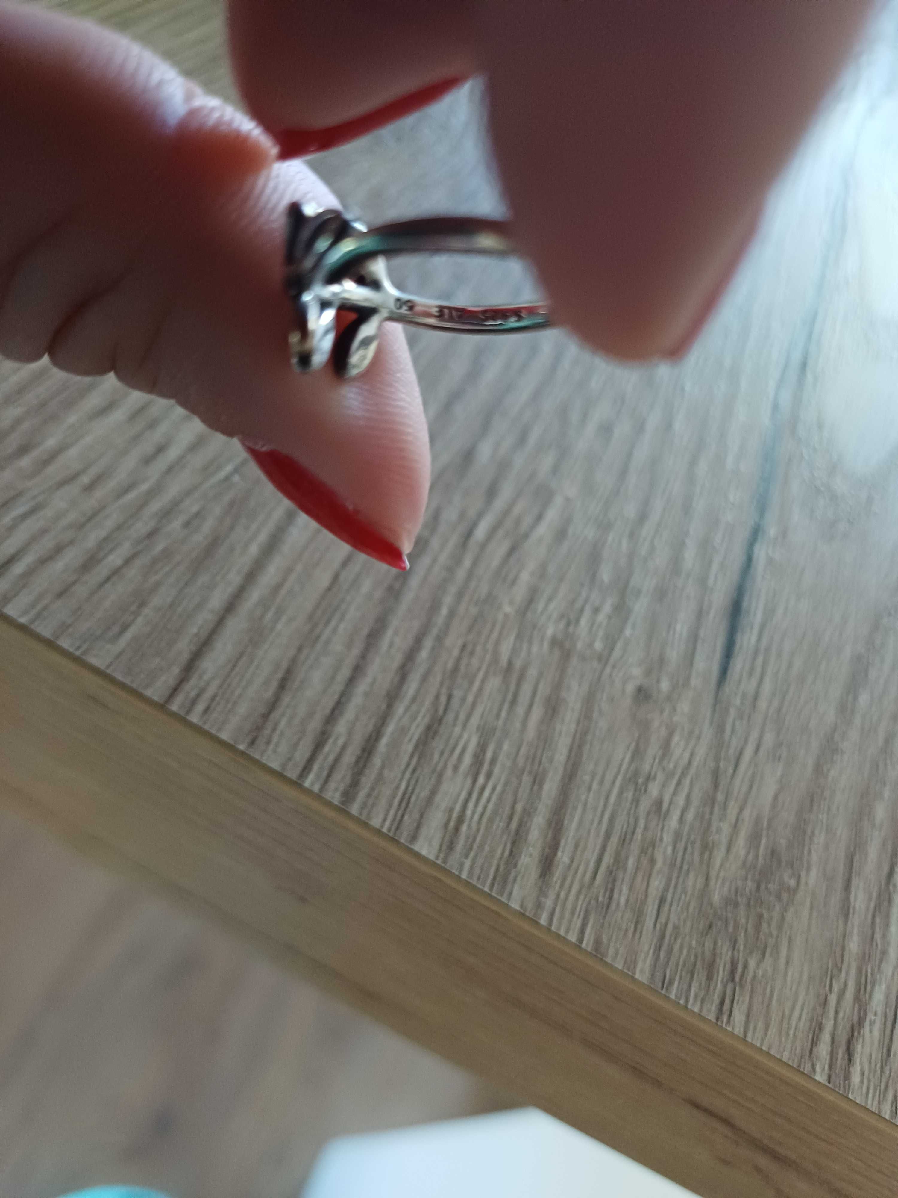 Pandora pierścionek srebrno- złoty liść  r. 50