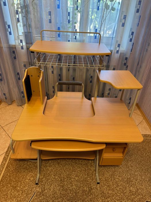 Продам компютерный стол