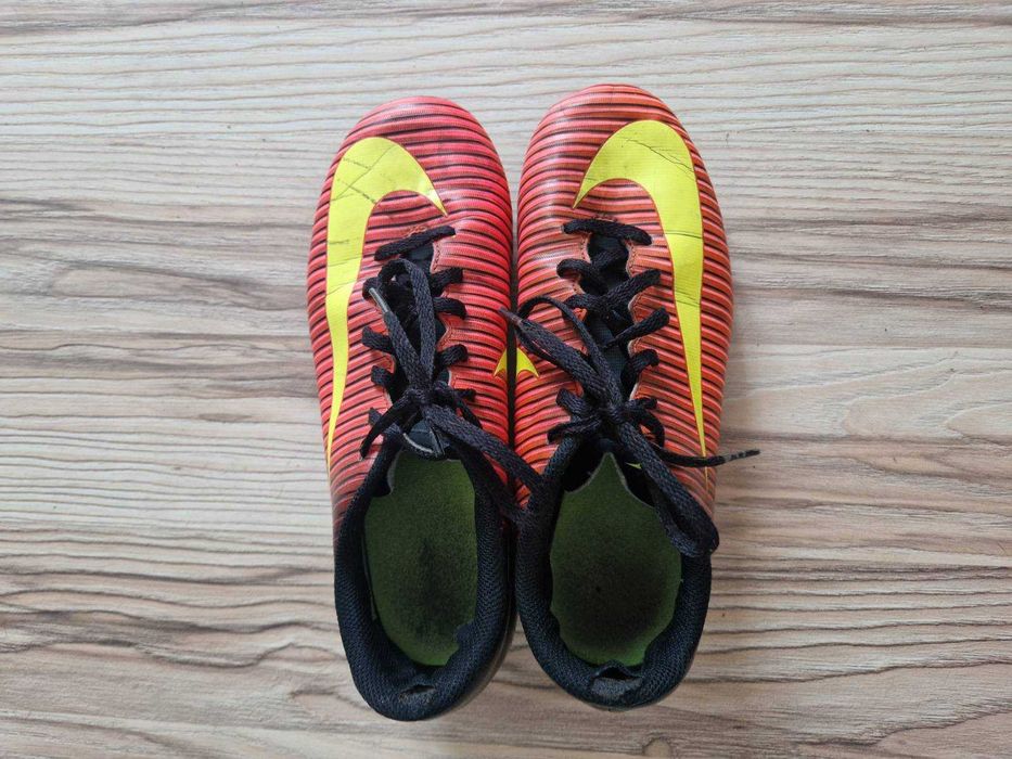 Buty piłkarskie korki Nike rozm. 38.5