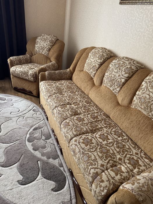 Продаю комплект: диван + 2 крісла