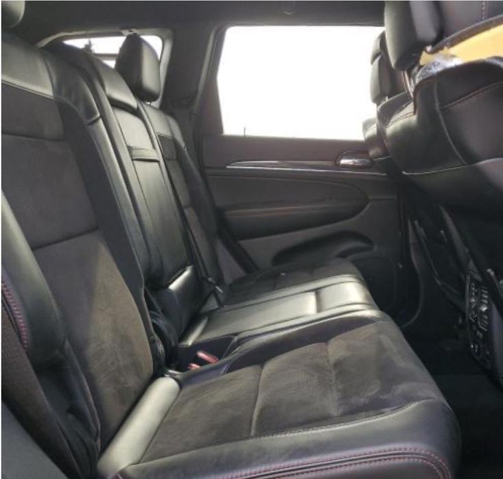 Тесла X продаж в дорозі