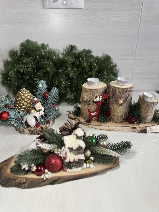 Новорічні прикраси, різдвяні композиції на спилі дерева