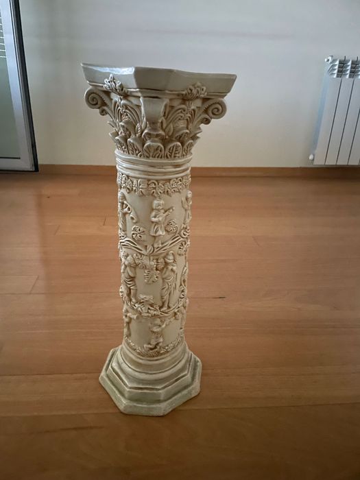 Coluna romana em cerâmica