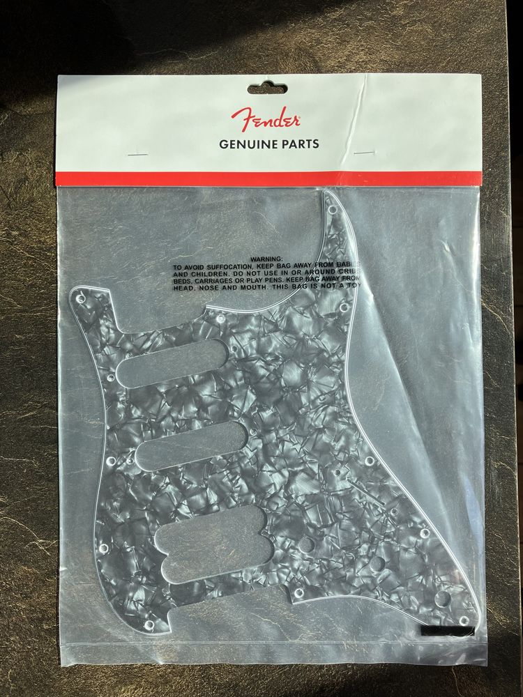 Оригінальний пластик для Fender Stratocaster Pickguard Accessory kit