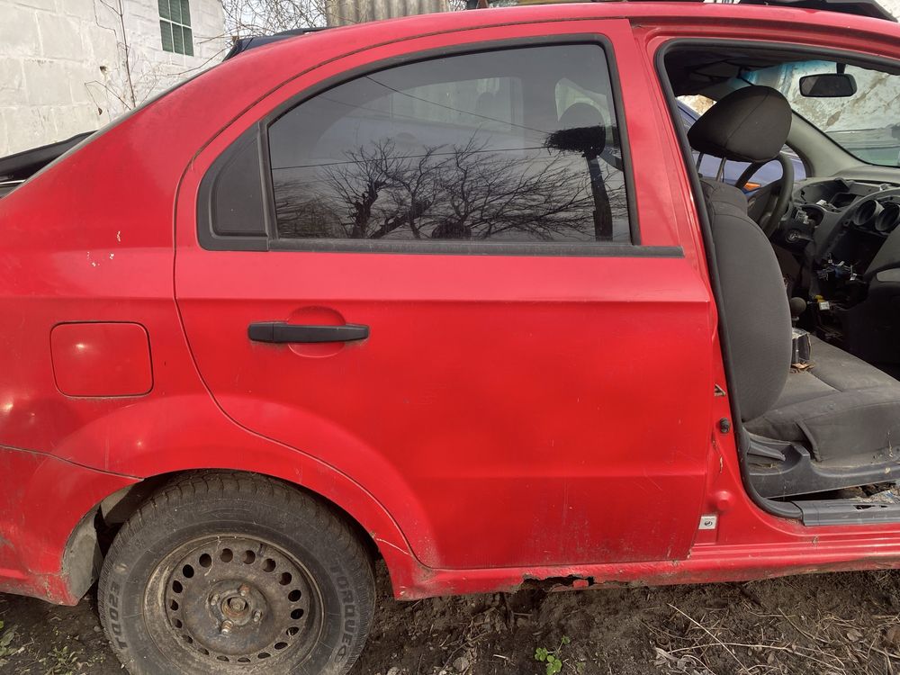 Двері задні праві chevrolet aveo t250 задние двери кузовщина