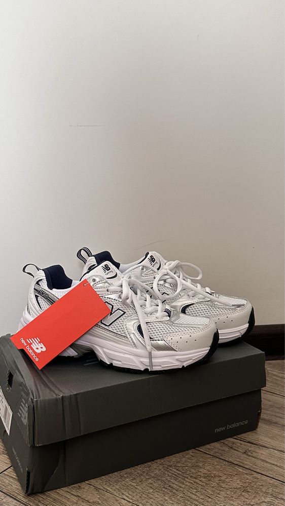 Жіночі кросівки New Balance 530