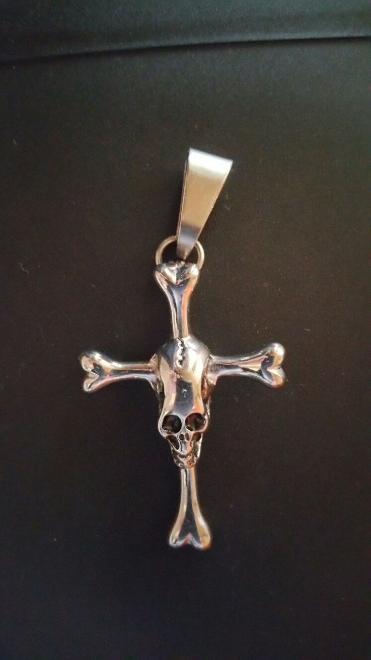 Krzyż czaszka srebrny