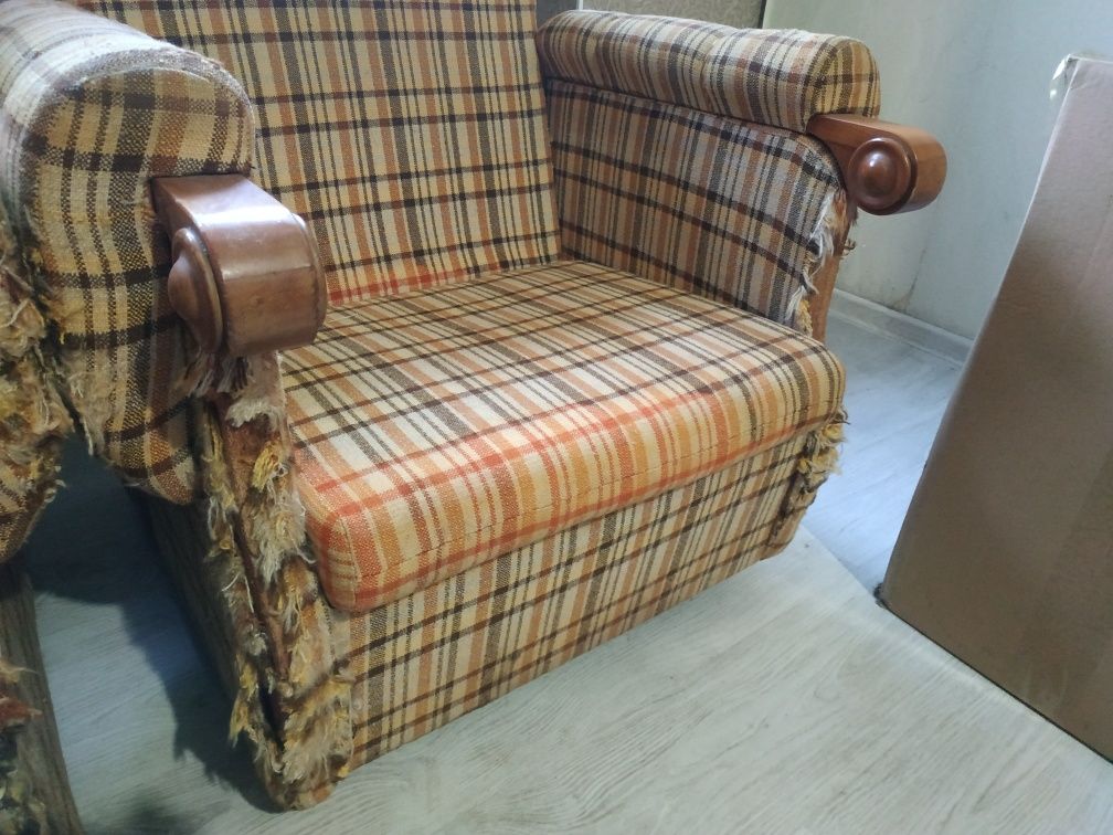 Продам старые кресла