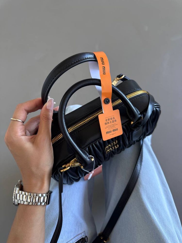 Шкіряна сумка miu miu